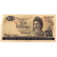 NEW ZEALAND 1967 . TEN 10 DOLLARS BANKNOTE . PIECE MISSING